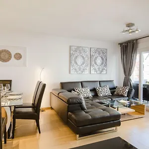 Picasso Daisy Apartment